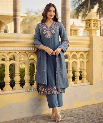 Grey embroidered silk blend kurta pant dupatta set 1