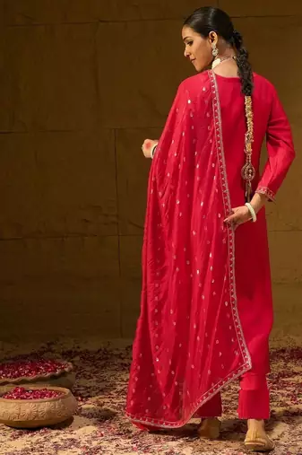Red embroidered silk blend kurta pant dupatta set