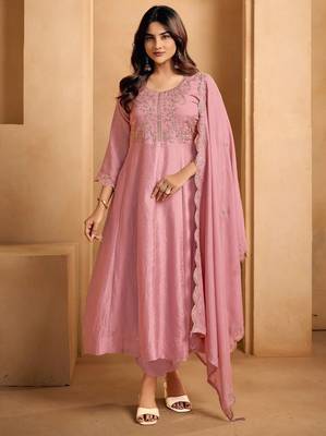 Pink embroidered silk blend kurta pant dupatta set 3