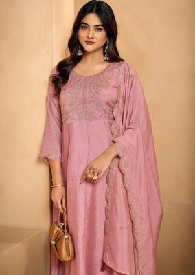 Pink embroidered silk blend kurta pant dupatta set 4
