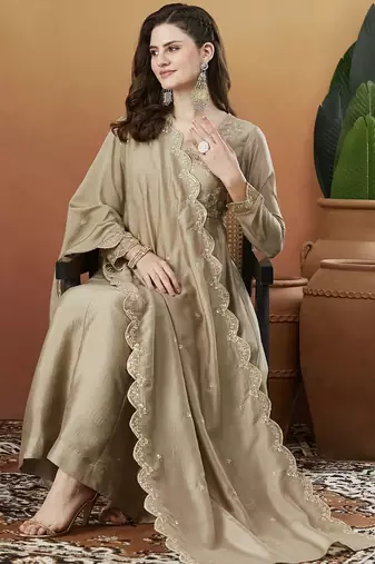 Chiku embroidered silk blend kurta pant dupatta set