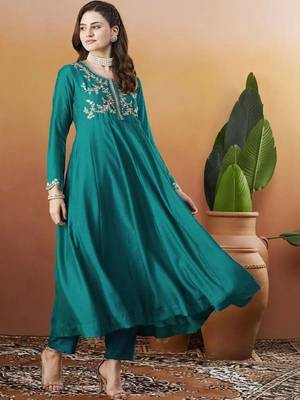 Blue embroidered silk blend kurta pant dupatta set 4