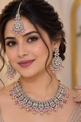 Baby pink mehandi-plated agate stone necklace set with earrings & maang tikka