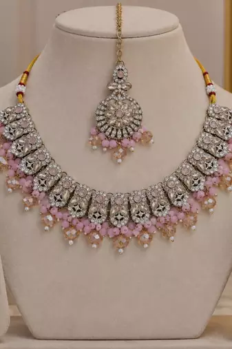 Baby pink mehandi-plated agate stone necklace set with earrings & maang tikka