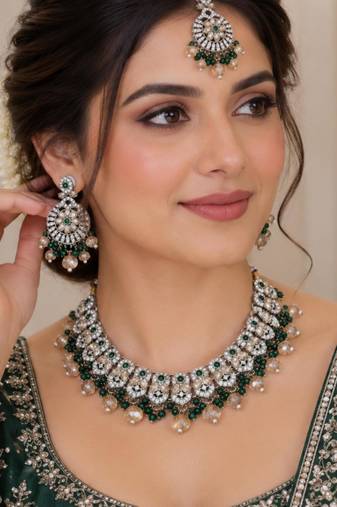 Green mehandi-plated agate stone necklace set with earrings & maang tikka