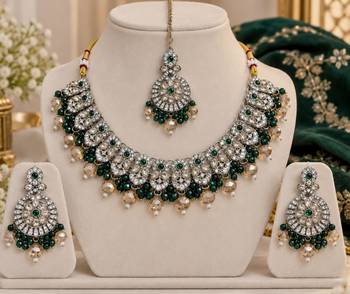 Green mehandi-plated agate stone necklace set with earrings & maang tikka 2