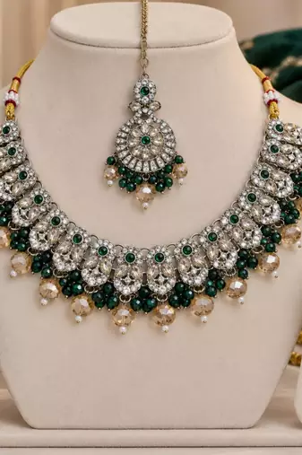 Green mehandi-plated agate stone necklace set with earrings & maang tikka