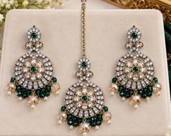 Green mehandi-plated agate stone necklace set with earrings & maang tikka 3