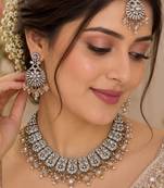 Champion mehandi-plated agate stone necklace set with earrings & maang tikka