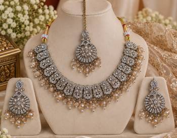 Champion mehandi-plated agate stone necklace set with earrings & maang tikka 2