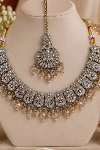 Champion mehandi-plated agate stone necklace set with earrings & maang tikka