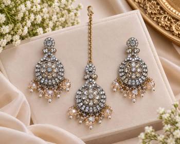 Champion mehandi-plated agate stone necklace set with earrings & maang tikka 3