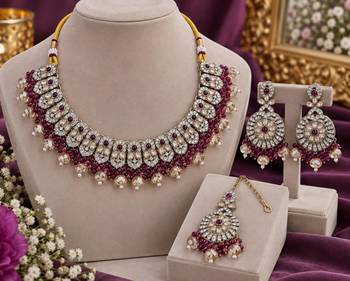 Magenta mehandi-plated agate stone necklace set with earrings & maang tikka 2