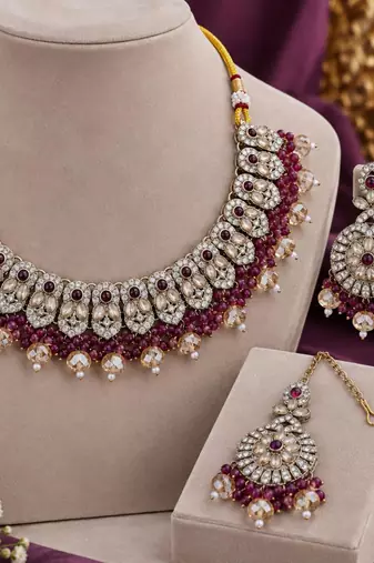 Magenta mehandi-plated agate stone necklace set with earrings & maang tikka