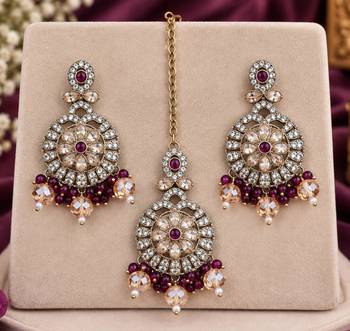 Magenta mehandi-plated agate stone necklace set with earrings & maang tikka 3
