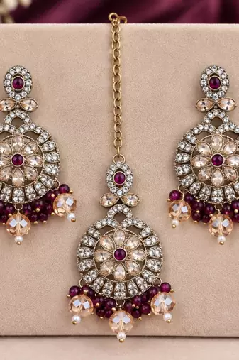 Magenta mehandi-plated agate stone necklace set with earrings & maang tikka