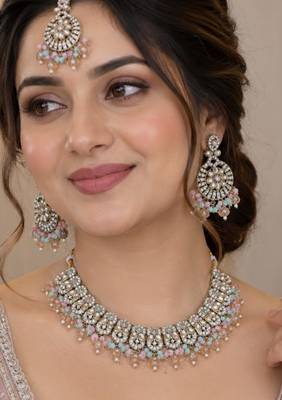 Pink pista mehandi-plated agate stone necklace set with earrings & maang tikka 1