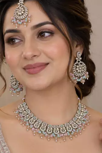 Pink pista mehandi-plated agate stone necklace set with earrings & maang tikka