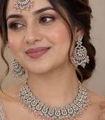 Pink pista mehandi-plated agate stone necklace set with earrings & maang tikka