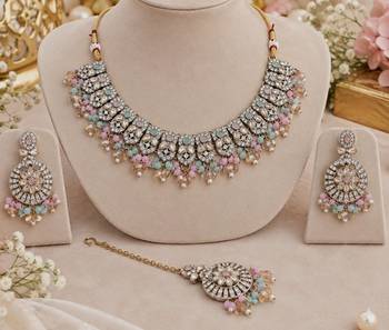 Pink pista mehandi-plated agate stone necklace set with earrings & maang tikka 2
