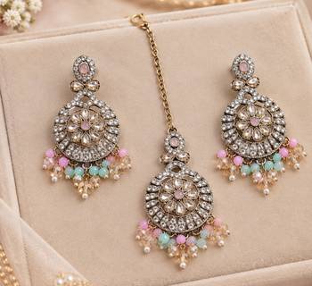 Pink pista mehandi-plated agate stone necklace set with earrings & maang tikka 3