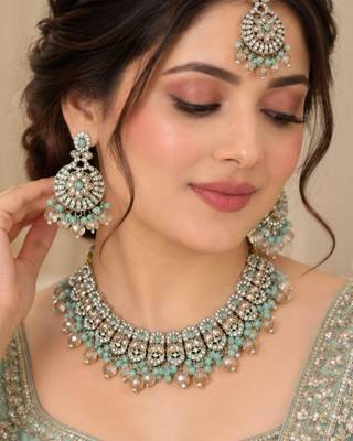 Pista mehandi-plated agate stone necklace set with earrings & maang tikka 1