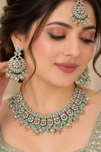 Pista mehandi-plated agate stone necklace set with earrings & maang tikka