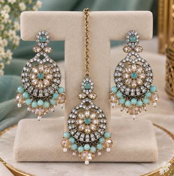 Pista mehandi-plated agate stone necklace set with earrings & maang tikka 3