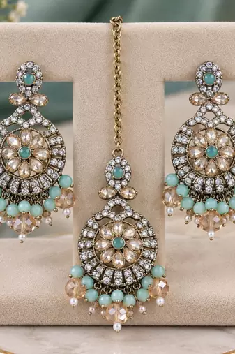 Pista mehandi-plated agate stone necklace set with earrings & maang tikka