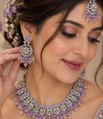 Purple mehandi-plated agate stone necklace set with earrings & maang tikka