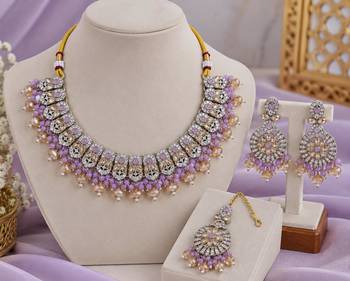 Purple mehandi-plated agate stone necklace set with earrings & maang tikka 2
