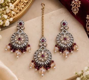 Maroon mehandi-plated agate stone necklace set with earrings & maang tikka 3