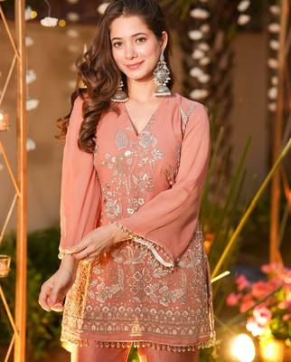Women Ethnic Motifs Embroidered Regular Thread Work Kurta with Trousers 4