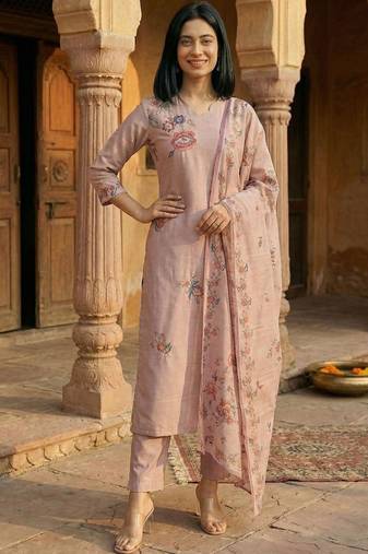 Peach floral printed cfloraleri silk kurta trouser dupatta set