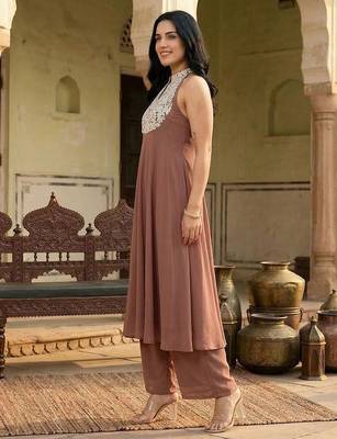 Brown floral embroidered silk blend kurta trouser set 3