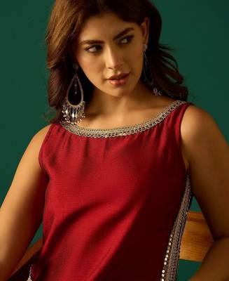 Red floral printed silk blend kurta trouser set 2