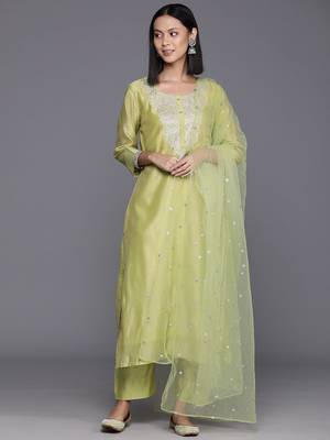 Green floral embroidered cfloraleri silk kurta trouser dupatta set 4