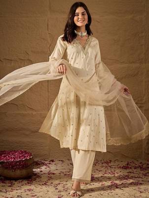 Beige embroidery silk blend kurta with pant and dupatta 3