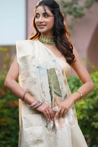 uma pure tissue viscose with zari weaving around borders & pallu radha rani art work with thread around pallu