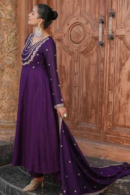 Purple embroidery vichitra silk kurta with pant and dupatta 5