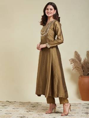 Gold embroidery vichitra silk kurta with pant and dupatta 3