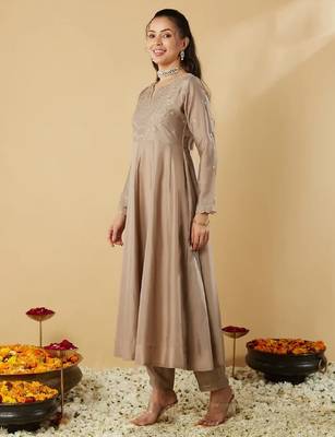 Chiku embroidery vichitra silk kurta with pant and dupatta 2