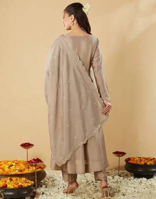 Chiku embroidery vichitra silk kurta with pant and dupatta 3