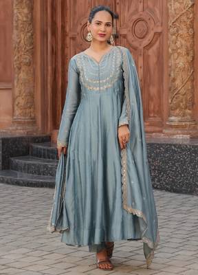 Blue embroidery vichitra silk kurta with pant and dupatta 2