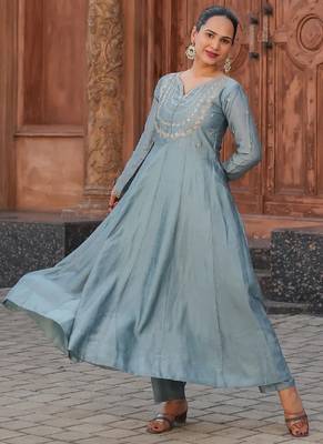 Blue embroidery vichitra silk kurta with pant and dupatta 4