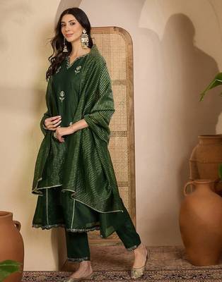 Green embroidery shimmer silk kurta with pant and dupatta 3