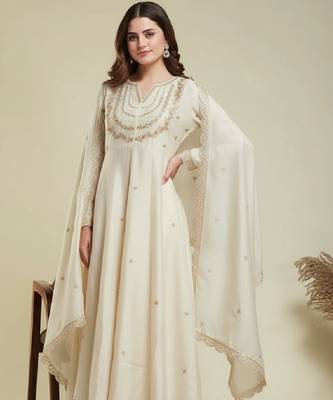Off white embroidery vichitra silk kurta with pant and dupatta 2