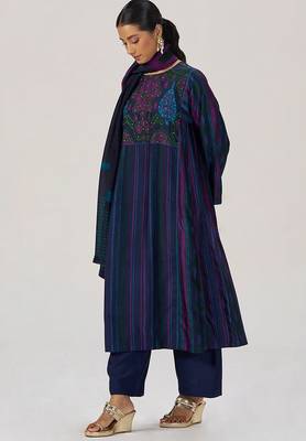 Medieval blue silk festive kurta set 4