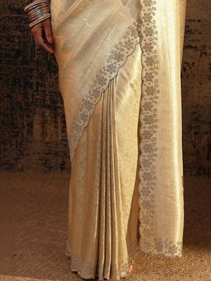 Woven Design Embroidered Silk Blend Saree 6