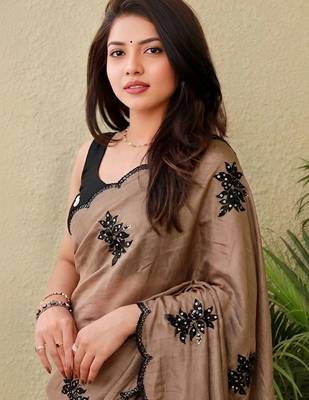 Floral Sequinned Art Silk Saree 3